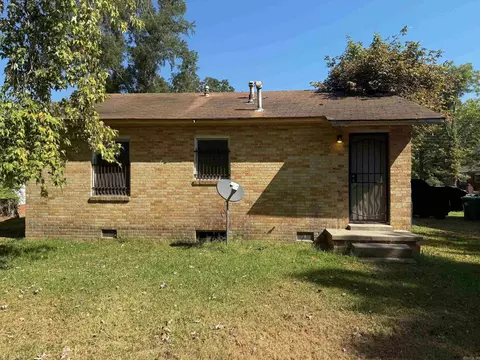 Exterior - 310 W 24th Ave, Pine Bluff, AR 71601 photo 4 of 7
