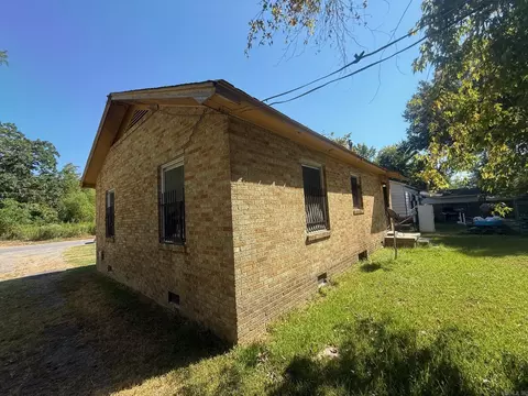 Exterior - 310 W 24th Ave, Pine Bluff, AR 71601 photo 6 of 7