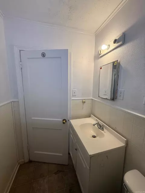 Bath - 310 W 24th Ave, Pine Bluff, AR 71601 photo 3 of 3