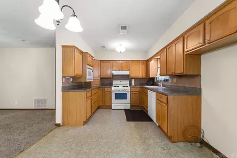 Kitchen - 191 Cedar Crest Dr, Clinton, AR 72031 photo 3 of 4