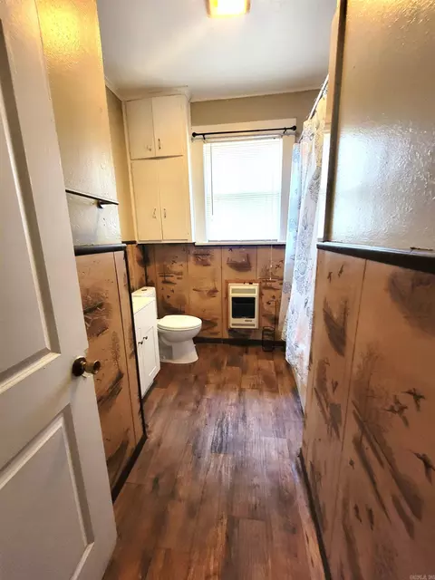 Bath - 2803 W 27, Pine Bluff, AR 71603 photo 2 of 2