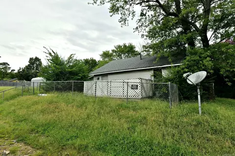 Exterior - 1111 S Third St, Mena, AR 71953 photo 3 of 5
