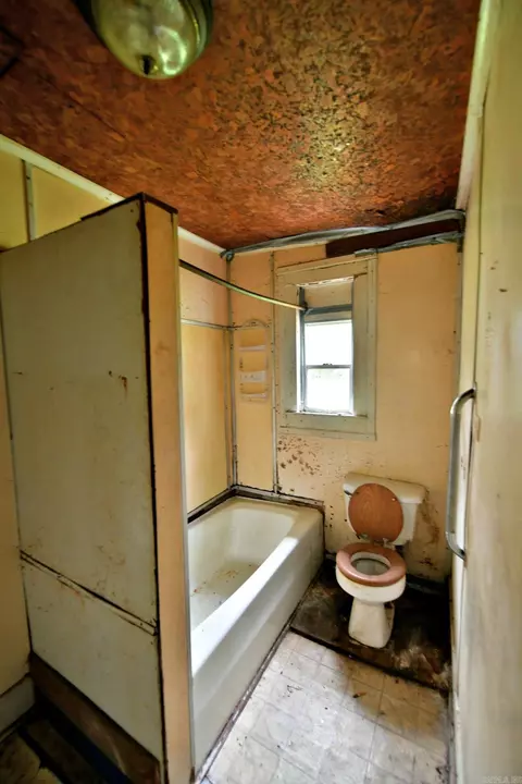 Bath - 1111 S Third St, Mena, AR 71953 photo 2 of 2