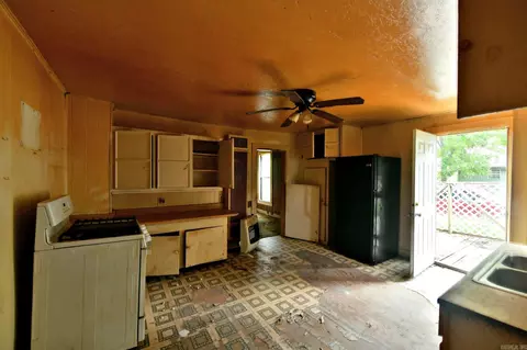 Entry Way - 1111 S Third St, Mena, AR 71953 photo 1 of 1