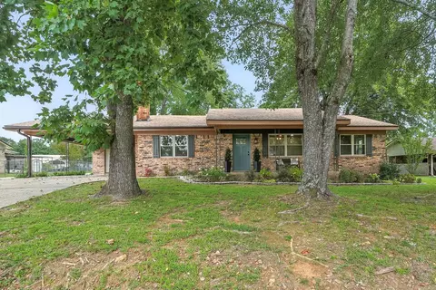 211 Adams St N, Mena, AR 71953