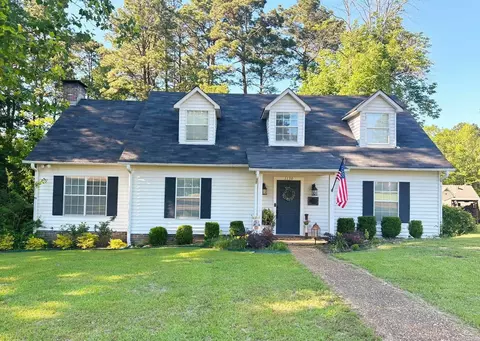 1130 Woodside Dr, Camden, AR 71701