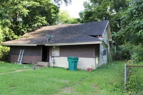 2204 E Pullen St, Pine Bluff, AR 71601 photo 1