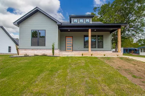 804 Richard St, Hot Springs, AR 71913