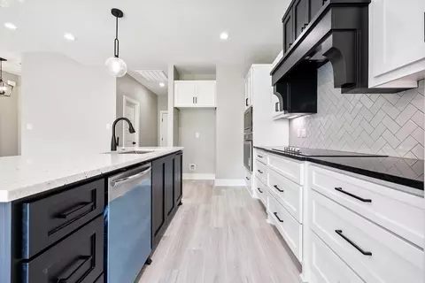 Kitchen - 5013 Clover Brook Dr, Bryant, AR 72022 photo 6 of 8