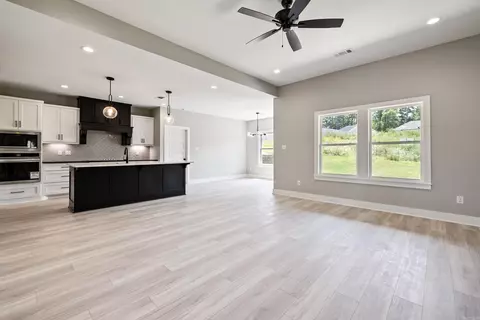Living - 5013 Clover Brook Dr, Bryant, AR 72022 photo 4 of 5