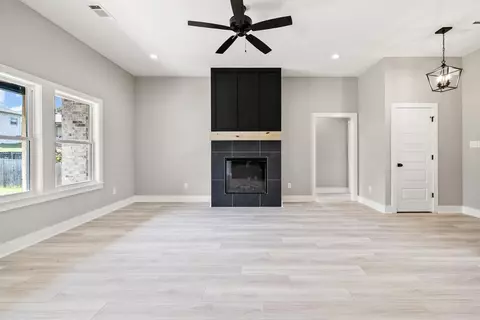 Living - 5013 Clover Brook Dr, Bryant, AR 72022 photo 2 of 5