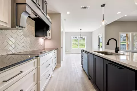 Kitchen - 5013 Clover Brook Dr, Bryant, AR 72022 photo 5 of 8