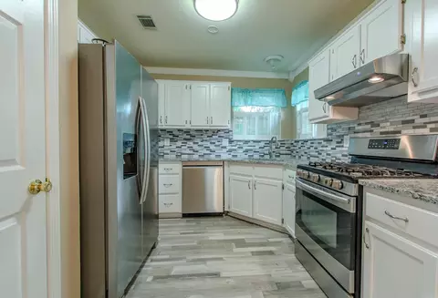 Kitchen - 16 Hickory Ridge Dr, Benton, AR 72015 photo 1 of 5