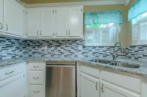 Kitchen - 16 Hickory Ridge Dr, Benton, AR 72015 photo 3 of 5