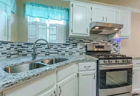 Kitchen - 16 Hickory Ridge Dr, Benton, AR 72015 photo 4 of 5