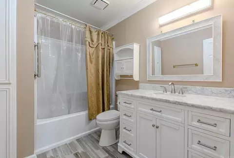 Bath - 16 Hickory Ridge Dr, Benton, AR 72015 photo 2 of 3
