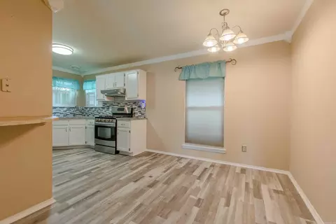 Dining - 16 Hickory Ridge Dr, Benton, AR 72015 photo 1 of 2