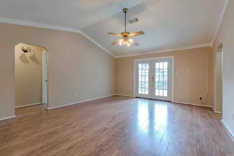 Living - 16 Hickory Ridge Dr, Benton, AR 72015 photo 4 of 4