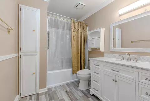 Bath - 16 Hickory Ridge Dr, Benton, AR 72015 photo 1 of 3