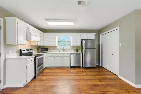 Kitchen - 5702 Bayou Meto Loop Loop, Cabot, AR 72023 photo 2 of 4