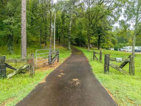 Exterior - 395 Riveroaks Rd, Malvern, AR 72104 photo 8 of 8