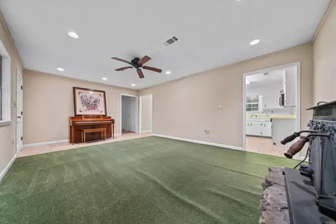 Living - 395 Riveroaks Rd, Malvern, AR 72104 photo 5 of 5