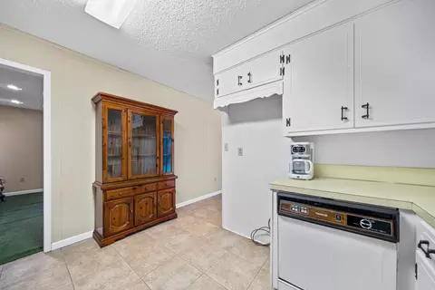 Kitchen - 395 Riveroaks Rd, Malvern, AR 72104 photo 4 of 4