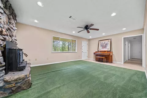 Living - 395 Riveroaks Rd, Malvern, AR 72104 photo 4 of 5