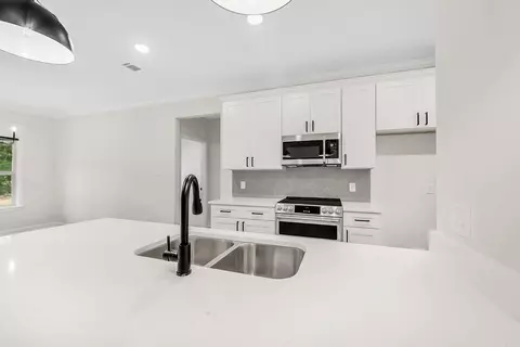 Kitchen - 21 Wolfsbridge Loop, Cabot, AR 72023 photo 1 of 3