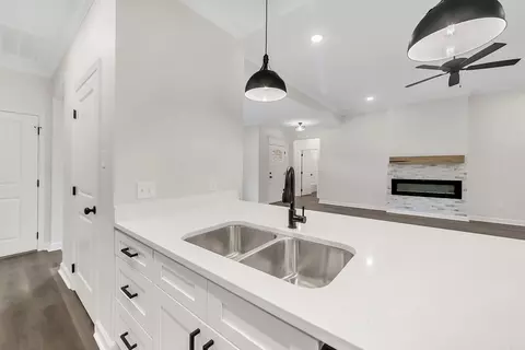 Kitchen - 21 Wolfsbridge Loop, Cabot, AR 72023 photo 2 of 3