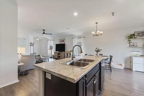 Kitchen - 41 Oak Leaf Dr, Conway, AR 72032 photo 4 of 5