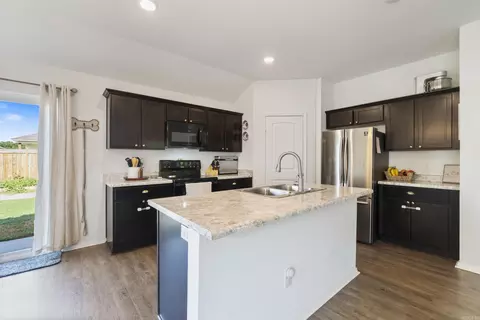 Kitchen - 41 Oak Leaf Dr, Conway, AR 72032 photo 1 of 5