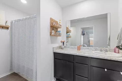 Bath - 41 Oak Leaf Dr, Conway, AR 72032 photo 1 of 2