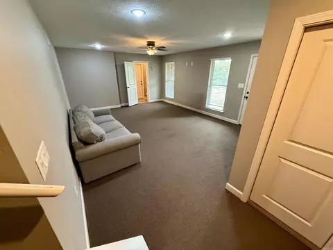 Living - 22 Beulah Dr, Greenbrier, AR 72058 photo 2 of 2
