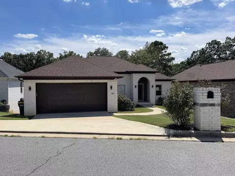 8001 Kanis Pines Dr, Little Rock, AR 72204