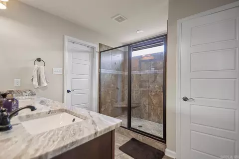 Bath - 6101 Remington Dr, Bryant, AR 72022 photo 1 of 3
