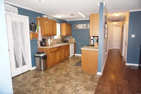Entry Way - 605 Nebraska St, Beebe, AR 72012 photo 2 of 3