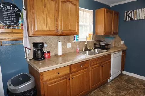 Kitchen - 605 Nebraska St, Beebe, AR 72012 photo 2 of 3