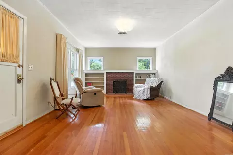 Living - 541 Mcbee St, Malvern, AR 72104 photo 3 of 4