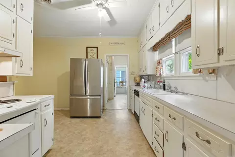 Kitchen - 541 Mcbee St, Malvern, AR 72104 photo 5 of 5