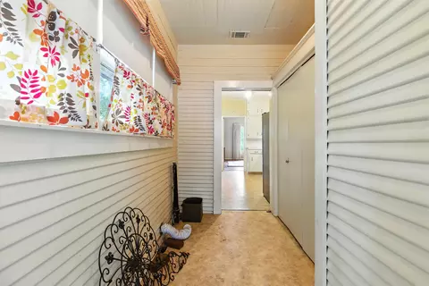 Entry Way - 541 Mcbee St, Malvern, AR 72104 photo 2 of 4
