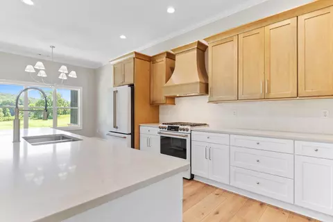 Kitchen - 285 Dry Fly Ct, Flippin, AR 72634 photo 3 of 4