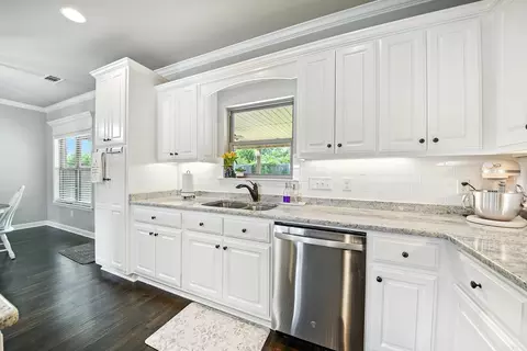 Kitchen - 18 Mallard Cv, Austin, AR 72007 photo 4 of 6