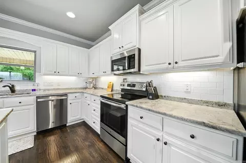 Kitchen - 18 Mallard Cv, Austin, AR 72007 photo 3 of 6