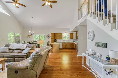 Entry Way - 175 Sylvan Dr, Greers Ferry, AR 72067 photo 1 of 2