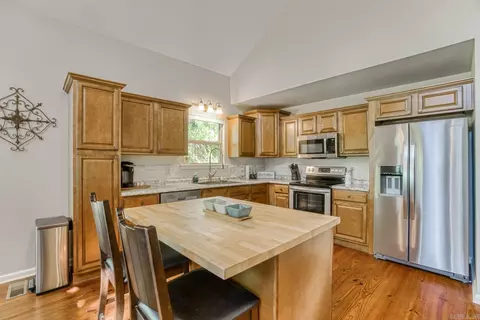 Kitchen - 175 Sylvan Dr, Greers Ferry, AR 72067 photo 2 of 2