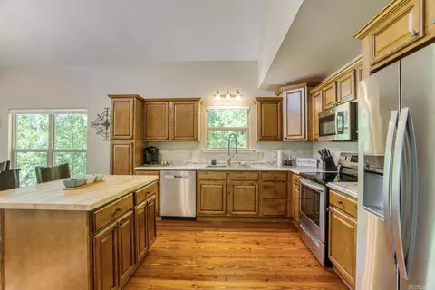 Kitchen - 175 Sylvan Dr, Greers Ferry, AR 72067 photo 1 of 2