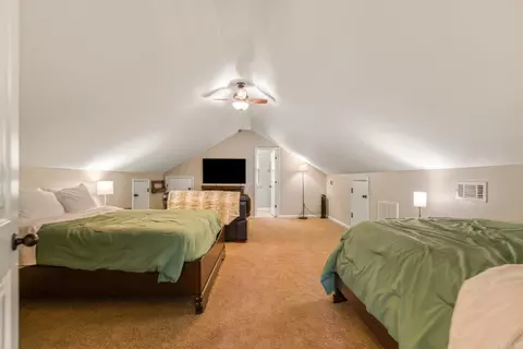 Bedroom - 175 Sylvan Dr, Greers Ferry, AR 72067 photo 6 of 7