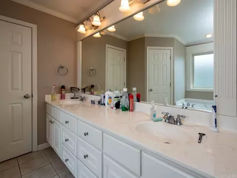 Bath - 4011 Evergreen Dr, Benton, AR 72015 photo 5 of 7