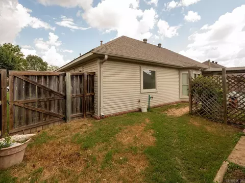Exterior - 4011 Evergreen Dr, Benton, AR 72015 photo 4 of 8